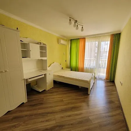 Сдаётся Посуточно Трёхкомнатная Квартира В Прекрасном Комплексе Перла Apartament