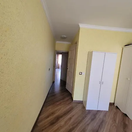 Сдаётся Посуточно Трёхкомнатная Квартира В Прекрасном Комплексе Перла Apartament Burgas